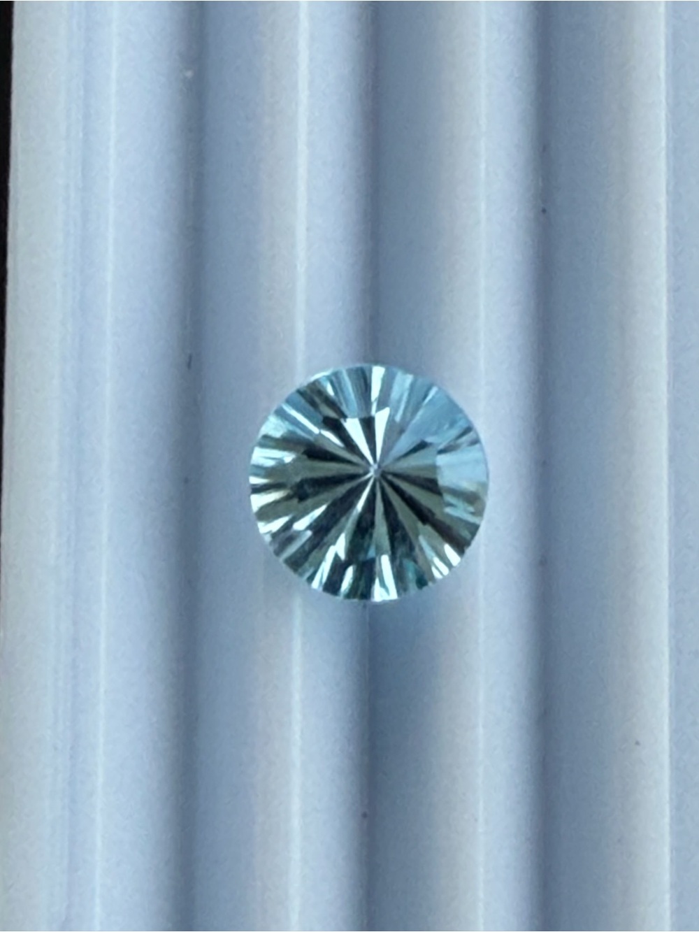 Round Faceted Light Blue Topaz Gemstone 2.92 carats